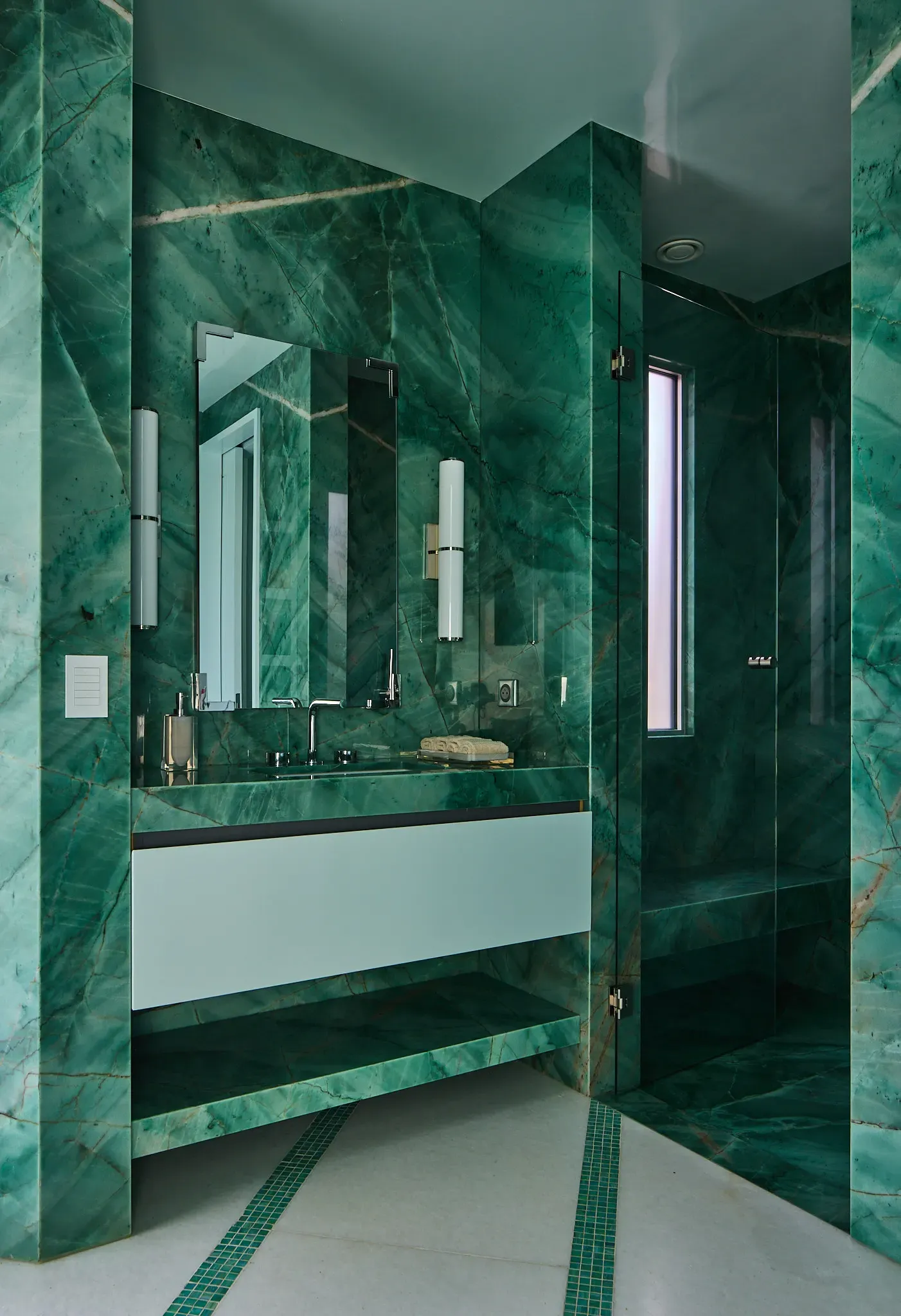 Emerald marble bathroom