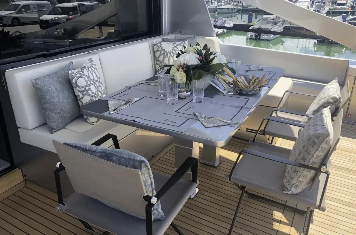 Al-fresco dining on the aft deck